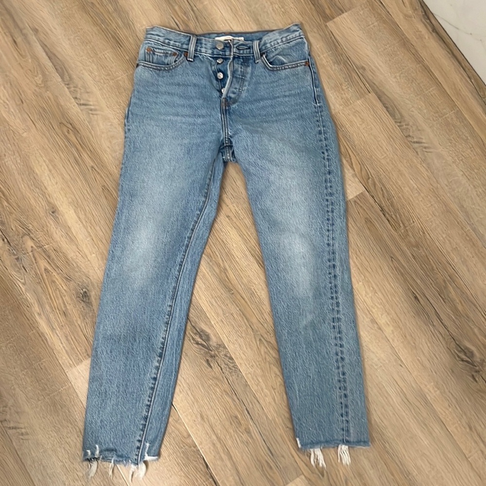 LEVI’S WEDGIE STRAIGHT LEG JEAN